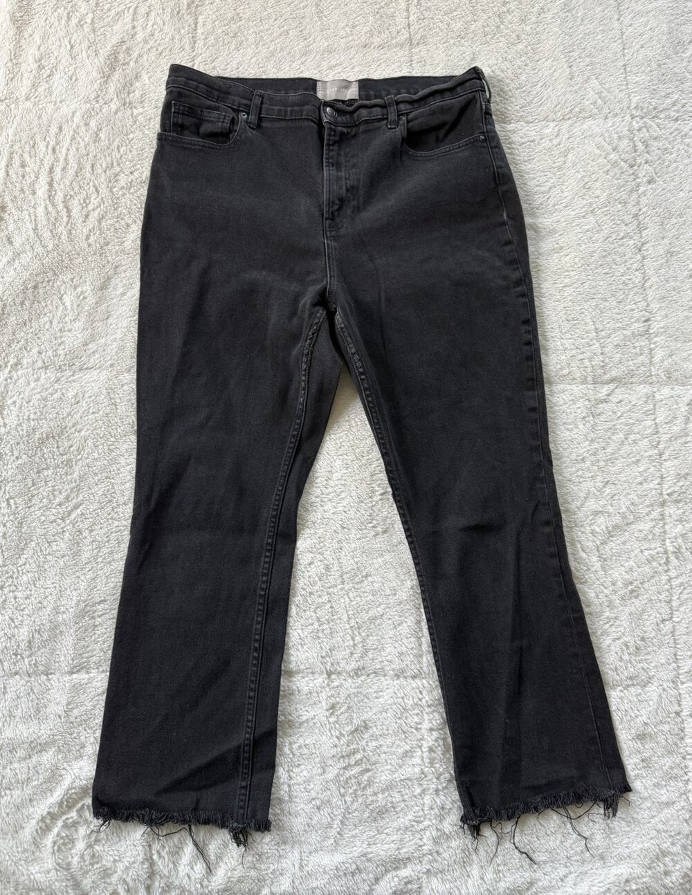 Everlane Women’s Black Raw/Distressed Hem Jeans Size 33